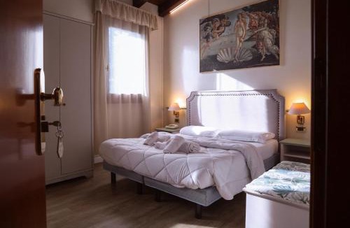 Mestre Hotel | Hotel Villa Sara with pool and parking near Venice