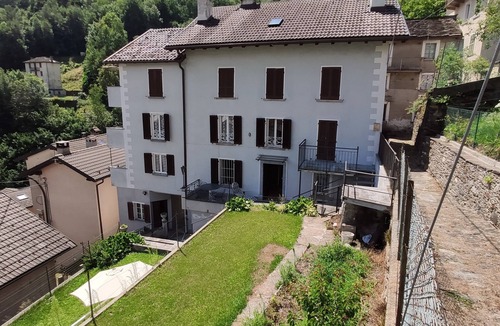 Gurro House | House with Garden and Terrace