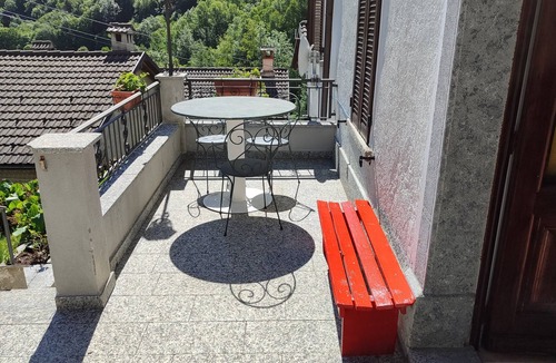 Gurro House | House with Garden and Terrace