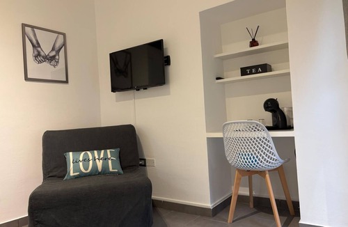 Lavena Ponte Tresa Apartment | HOUSEHOLD AT THE LAKE