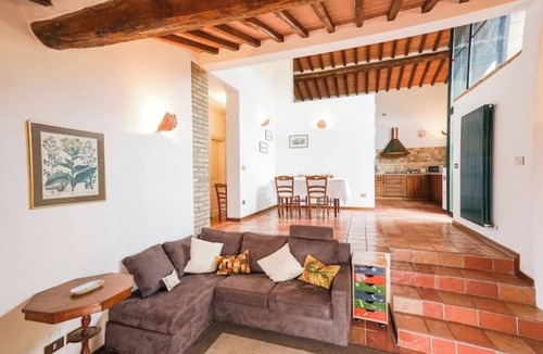 Ponte di Gabbiano Villa | Idyllic Siena Retreat Vineyard View
