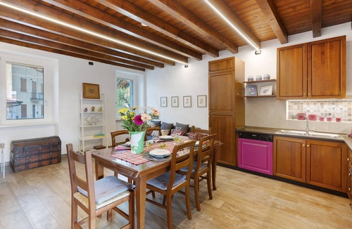 Polpenazze del Garda Apartment | Il Borgo Apartments Lavanda: Lake View, Wi-Fi & Air Conditioning