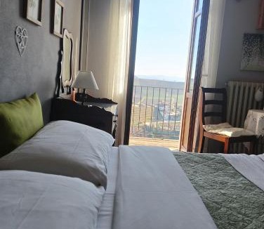 Castellinaldo Bed & Breakfast | Il Borgo B&B