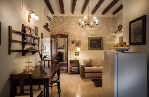 Est Apartment | Il Calamaio - Bilocale con Patio e giardino