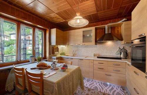 Villa-Nabian Apartment | 'Il Nido del Picchio Verde' Apartment with Mountain View, Balcony and Wi-Fi