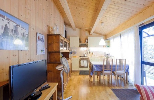 Arcugnano Apartment | Il Trifoglio: group stays surrounded by nature and poolside relaxation