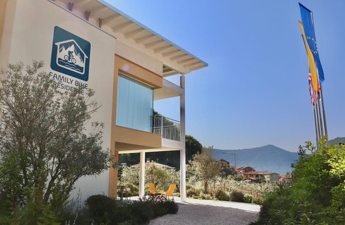 Marone House | In einer klimatisierten Wohnung mit Terrasse