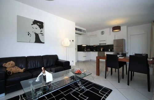 Maccagno Apartment | Italian Lakes holiday apartment with pool
