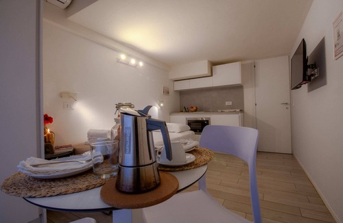 Magenta Apartment | Italianway - The B Village Standard - Apt 08