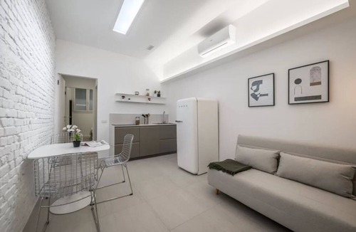 Turro Apartment | JJ6 [Loreto-Cathedral] Chic Luxury