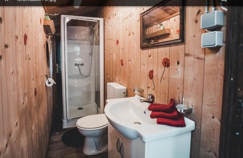San Pancrazio House | KNOTTN HÜTTL Historisches Bauernhaus und ein ganzes Ferienhaus für euch in ALLEINLAGE in SÜDTIROL eine Zeitreise sowie Rückzugsort in den Bergen mit privater Gartenterrasse ideal für Kleingruppen Freunde und Familien mit Hund WINTER Skigebiet in der Nähe