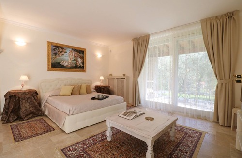 Roina Bed & Breakfast | La cascata negli ulivi