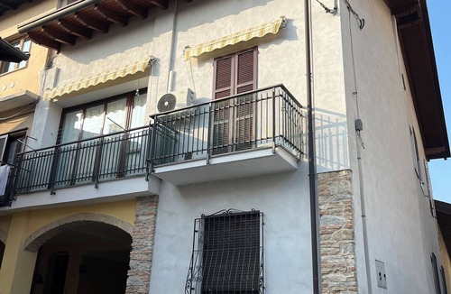Morosolo House | La Casita del Lago is ideal for families or groups.