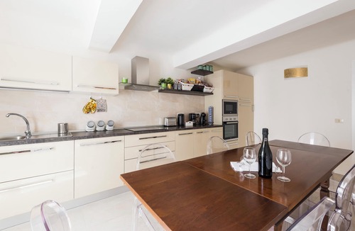 Old Town Apartment | La Corte del Duca – Elegant 3BR Flat in Historic Modena 8 guests