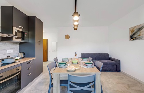 Laveno Apartment | La Dolce Laveno, Balcony Apartment with A/C, Laveno Mombello, Italy
