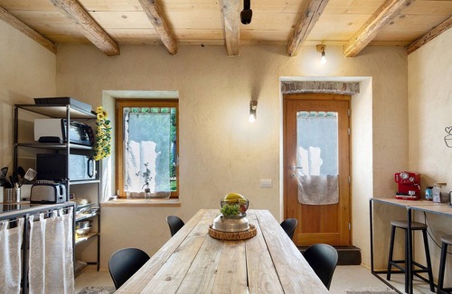 Seren del Grappa Apartment | La Finestra sul Grappa - 'Monte Tomatico' Room with Mountain View, Shared Terrace & Wi-Fi
