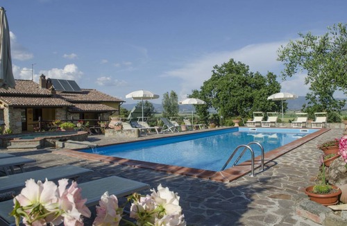 Le Piazze House | La Lepre swimming pool flat with 3 bedrooms and two bathrooms