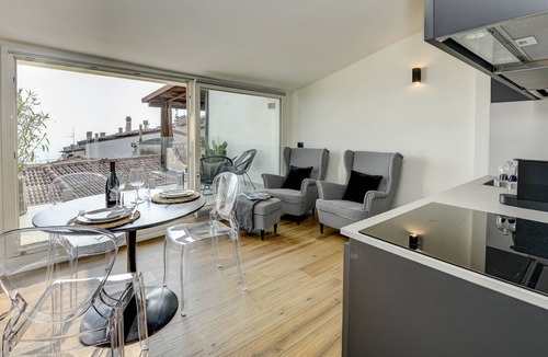 Gardola Apartment | La Piazzetta - Il Vicolo suite apartments with lake view