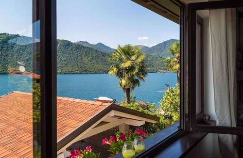 Pettenasco Villa | LA PLAYA villa with private beach