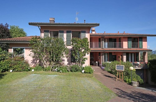 Raffa Apartment | La Romantica Pool and Garden House