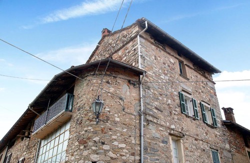 Porto Valtravaglia Apartment | La Vecchia Torre