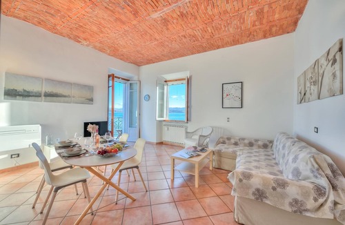 Arona Apartment | Lago Magico Pied Dans L' Eau with Balcony, Arona, Italy