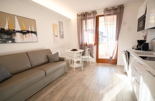 Assenza Apartment | LAKE Beth's House