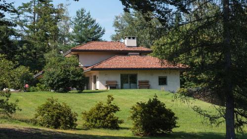 Brovello-Carpugnino Villa | Lake Maggiore SerajRetreats – Estate Pool Golf