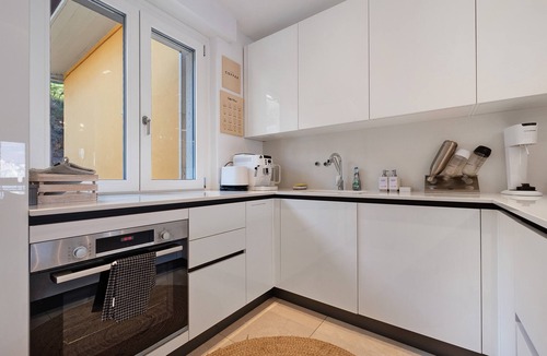 Val di Sogno Apartment | Lake View Casa di Sandra Apartment with Lake View, Wi-Fi, and Air Conditioning
