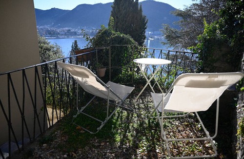 Como Apartment | Lake View Cozy Apartment with Small Garden