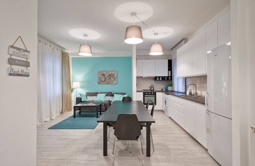 Sottomarina Apartment | Large apartment between beach and city- With parking and private beach.