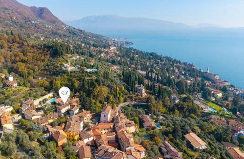 Morgnaga Apartment | Le Fontane With View Lake - Happy Rentals