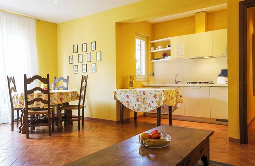 Intra House | Le Rose Apartment by Lago Reisen