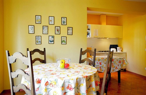 Intra House | Le Rose Apartment by Lago Reisen