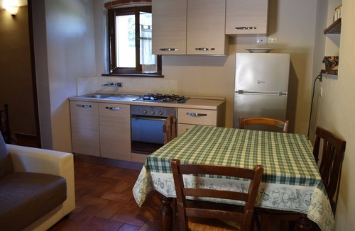 Castiglione del Lago Apartment | Lovely apartment for 4 people with pool, WIFI, patio and pets allowed