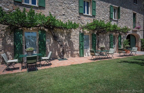 Pozzolengo Villa | Lovely apartment in villa for 3 people with A/C, pool, WIFI, close to Sirmione