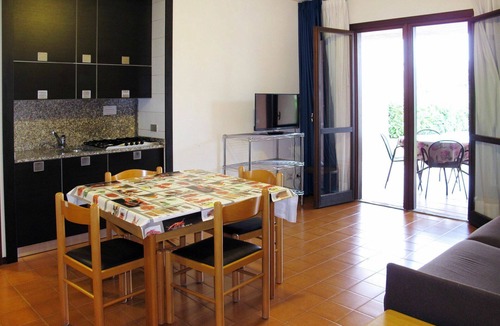 Moniga del Garda Apartment | Lovely apartment for 4 guests with WIFI, A/C, pool, TV, terrace and pets allowed