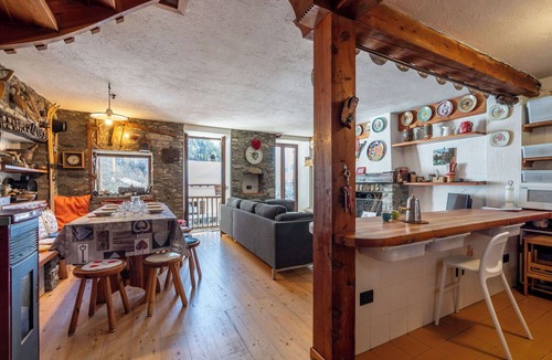 Pre-Saint-Didier Apartment | Lovely apartment for 7 people with WIFI, TV, balcony and pets allowed