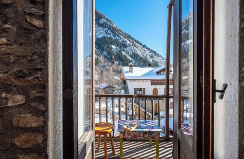 Pre-Saint-Didier Apartment | Lovely apartment for 7 people with WIFI, TV, balcony and pets allowed