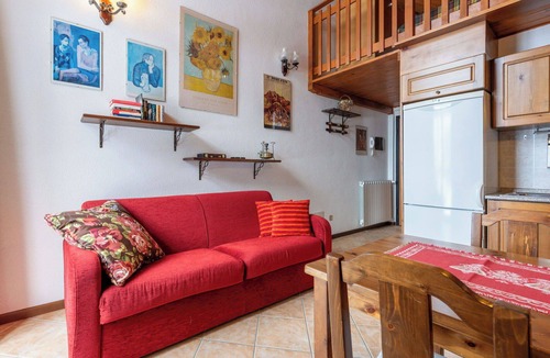Alpe Ciamporino Apartment | Lovely apartment for 4 guests with WIFI, TV and balcony