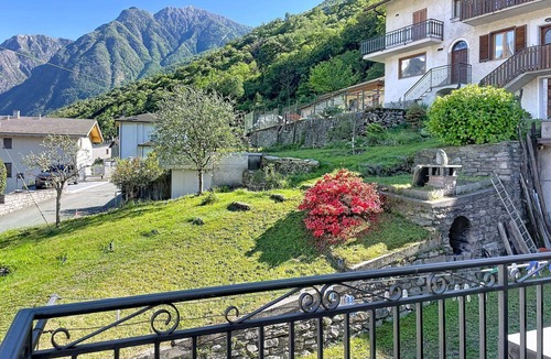 Samolaco Apartment | Lovely apartment for 6 people with WIFI, TV, patio and pets allowed