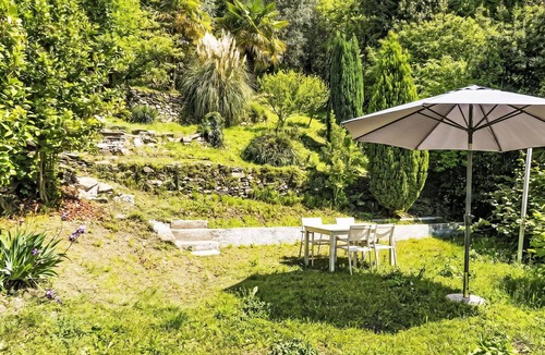 Bellano House | Lovely apartment in villa for 6 guests with WIFI, TV, patio and pets allowed
