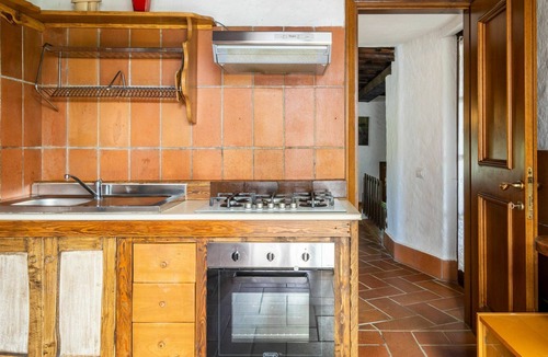 Arolo House | Lovely apartment in villa for 6 people with TV, terrace and pets allowed