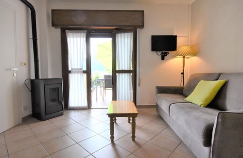Vesta House | Lovely apartment in villa for 5 guests with WIFI, TV, terrace and pets allowed
