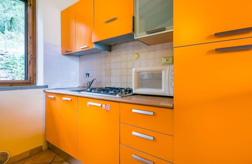 Giugnano Apartment | Lovely apartment for 2 people with WIFI, pool, TV, terrace, pets allowed, panoramic view and par.