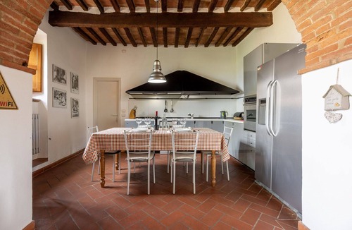 Pienza House | Lovely apartment in villa for 6 guests with WIFI, A/C, TV and veranda, close to Montepulciano