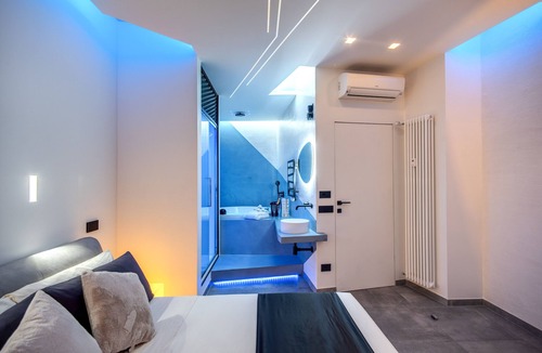 Cinecitta House | LUXURY SPA APARTMENT (private Spa)