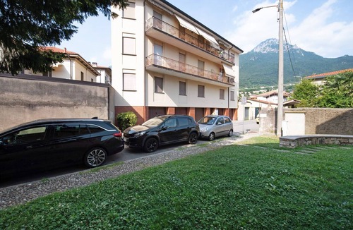 Mandello del Lario Apartment | Maddy's House Apartment with AC and Private Parking