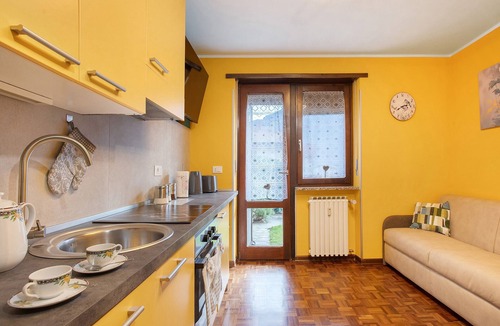 Panorama Apartment | ‘Maison De Doi – Chatillon’ Apartment with Mountain View, Private Garden & Wi-Fi