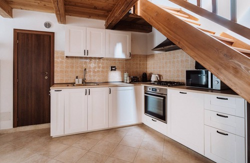 Roure House | Mezzanine apartment in an alpine hamlet